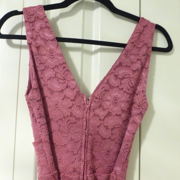 LE CHATEAU pink lace skater dress with removable black satin belt - Picture 9 of 12